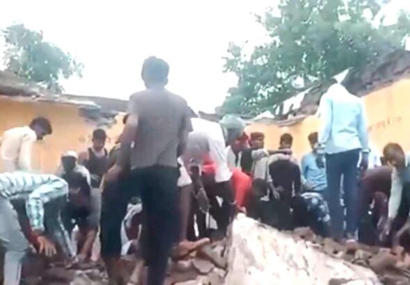 1570436-school-building-collapse