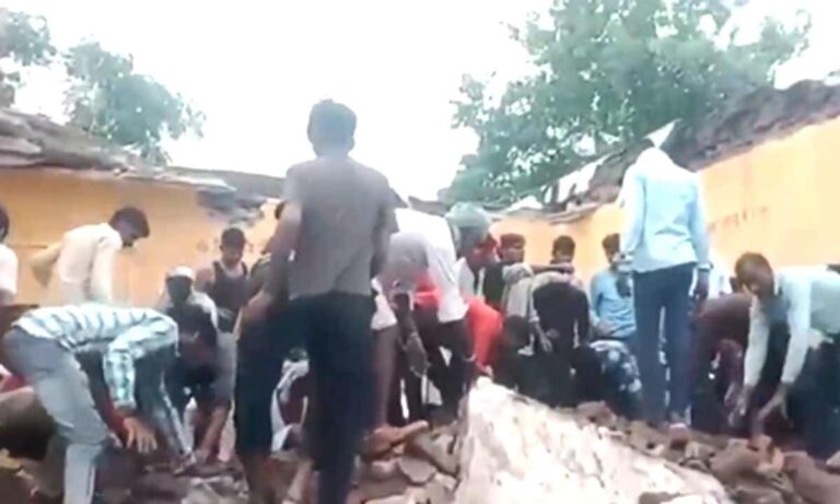 1570436-school-building-collapse